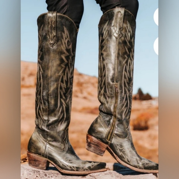 freebird Shoes - Freebird Wonder leather boots in Olive (New with box)